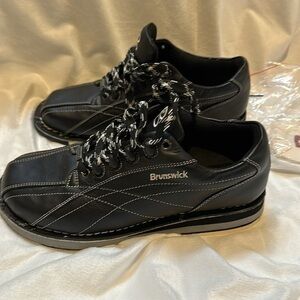 Brunswick Classic Men's Bowling Shoes Black Leather 9M K210-1 + Soles/Heels New
